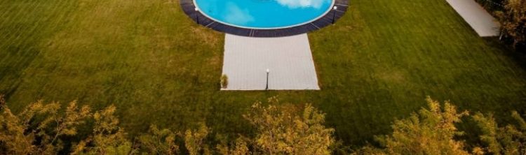 Locatiile TreeHouse - locatii de evenimente companii in aer liber in natura la padure cu piscina